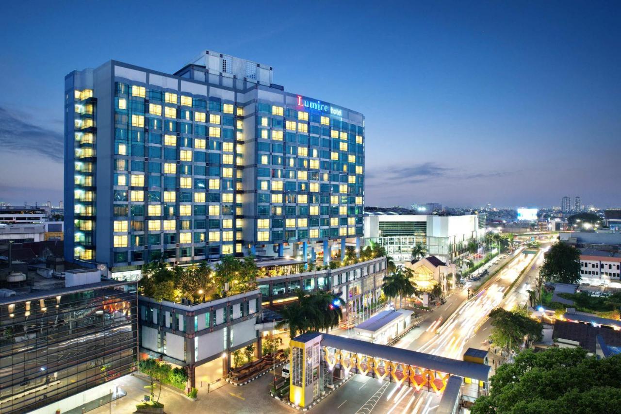 Lumire Hotel & Convention Centre Jakarta Exteriör bild